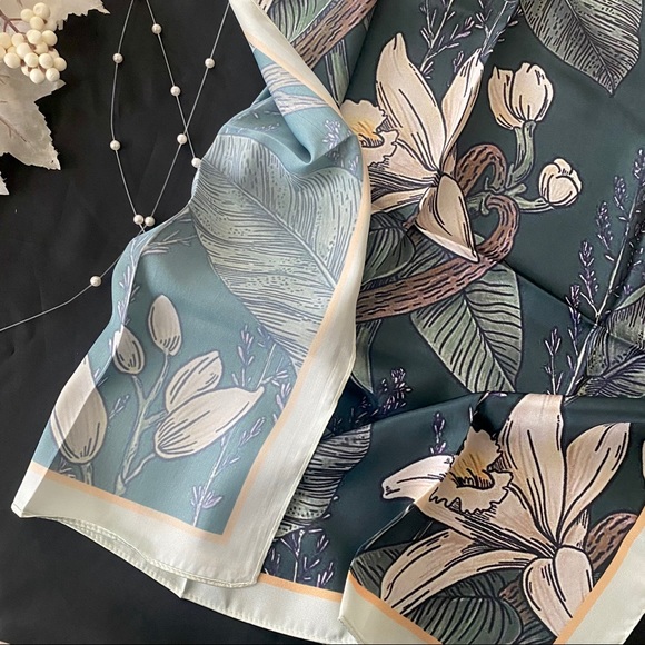 💕Last one Floral Silk Scarf Green Leaf - Picture 3 of 13
